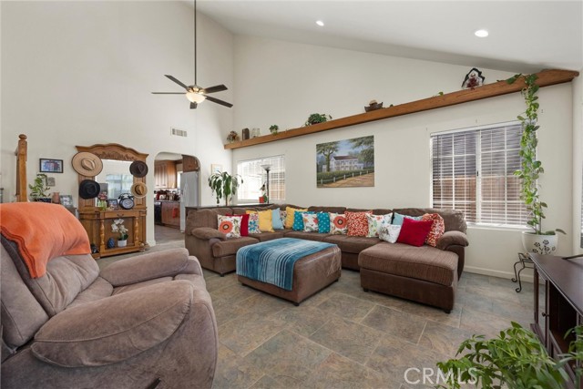 Detail Gallery Image 10 of 39 For 806 Mckinley St, Los Banos,  CA 93635 - 5 Beds | 2/1 Baths