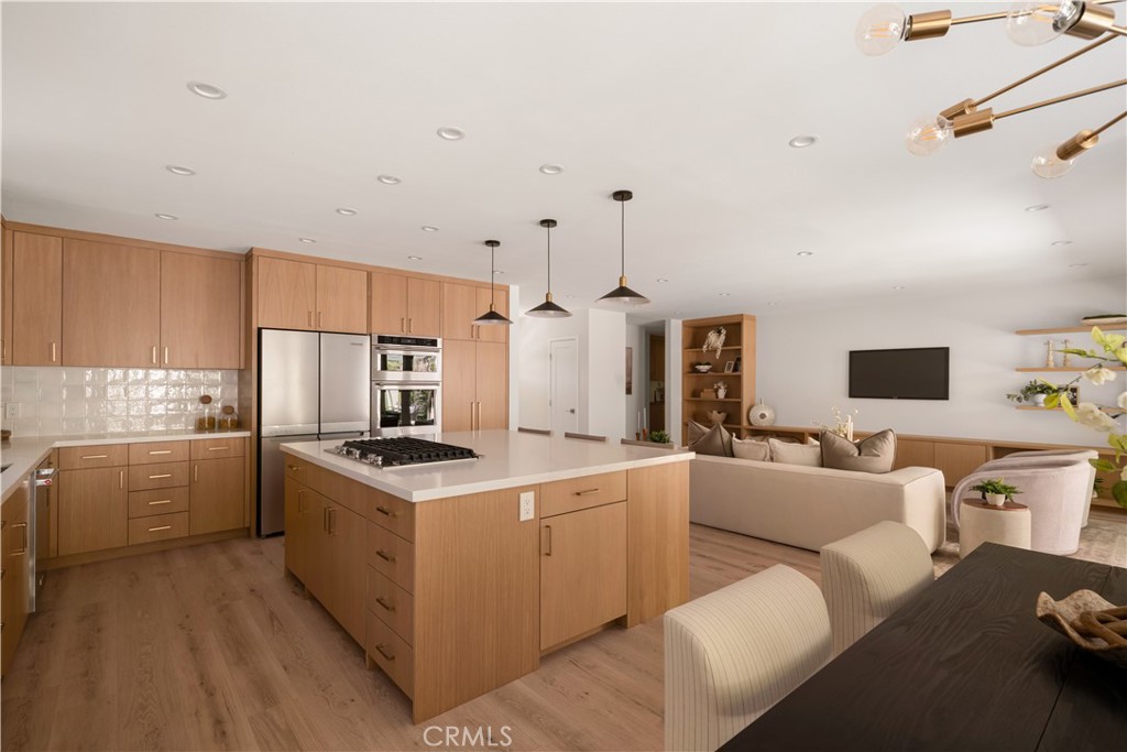 https://media.crmls.org/medias/0fa16f7f-6cb3-4b7c-91c1-5e942651038a.jpg?preset=X-Large