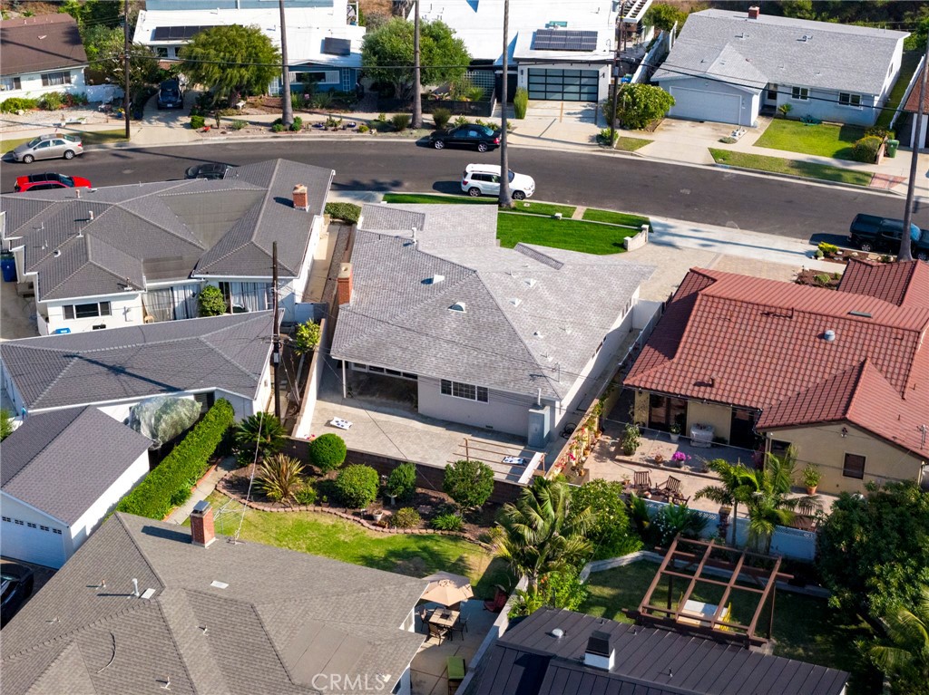 https://media.crmls.org/medias/0fa19097-e490-43e5-a4d4-851b5f4d40af.jpg?preset=X-Large