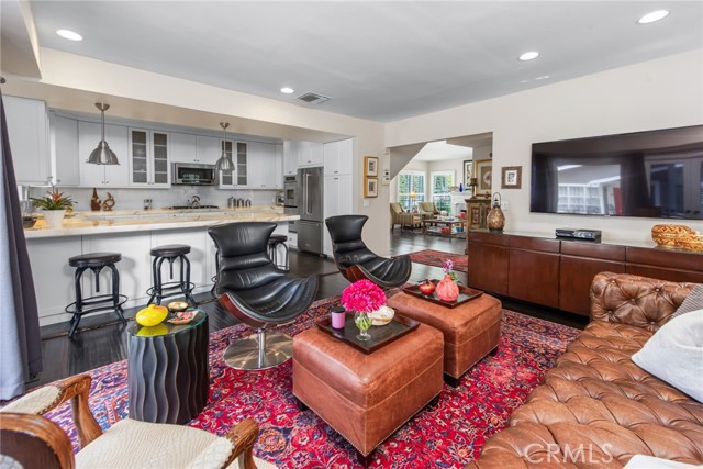 4323 Laurelgrove Avenue, Studio City CA: https://media.crmls.org/medias/0fa231fc-ca7c-4b44-b99b-f47f861118e2.jpg