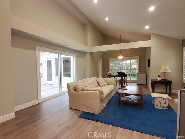 Detail Gallery Image 3 of 19 For 2 Cedarlake #8,  Irvine,  CA 92614 - 2 Beds | 2 Baths