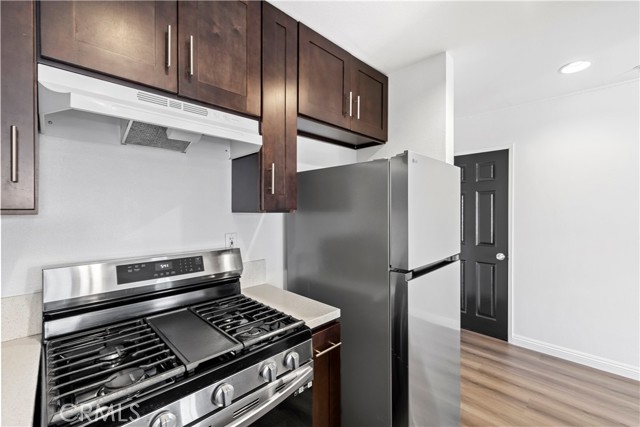 450 E 4th Street, Santa Ana CA: https://media.crmls.org/medias/0fa26330-1340-4502-a3cc-53d584464a09.jpg