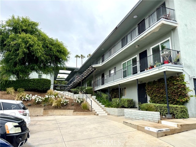 136 W Union Avenue, Fullerton CA: https://media.crmls.org/medias/0fa2f6b9-3dea-4b5c-8210-c8673eba258a.jpg