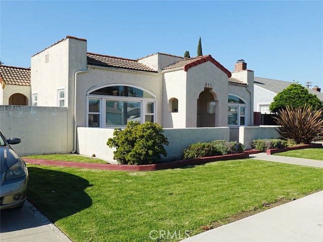 Detail Gallery Image 2 of 9 For 211 S Poinsettia Ave, Compton,  CA 90221 - 3 Beds | 1 Baths