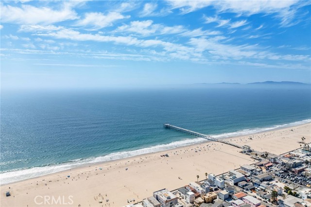 927 6th Street, Hermosa Beach CA: https://media.crmls.org/medias/0fa3637c-dcff-49ea-8427-45b8856c0f7c.jpg