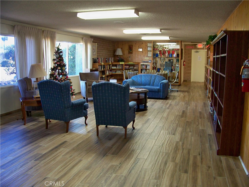 https://media.crmls.org/medias/0fa3d7ae-a907-4970-8224-17578673addf.jpg?preset=X-Large