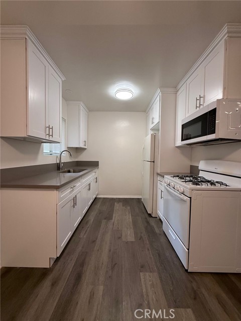 943 N Louise Street, Glendale CA: https://media.crmls.org/medias/0fa3ee38-266f-41ed-9771-b0da75290d31.jpg