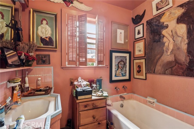 5603 Heatherdale Drive, Los Angeles CA: https://media.crmls.org/medias/0fa46268-9dc9-4891-a183-2ddec9683e3c.jpg
