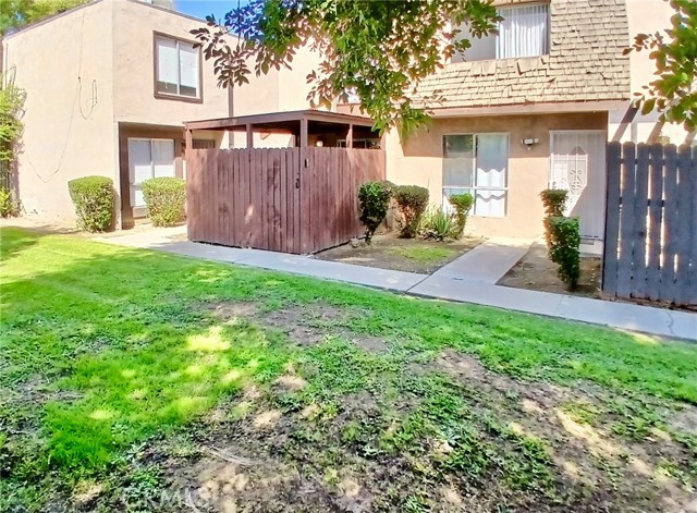 Detail Gallery Image 5 of 16 For 2617 Pinon Springs Cir #B,  Bakersfield,  CA 93309 - 2 Beds | 2 Baths