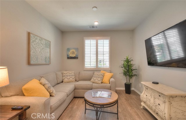 Image 26 of 67 For 14861 Henry Street