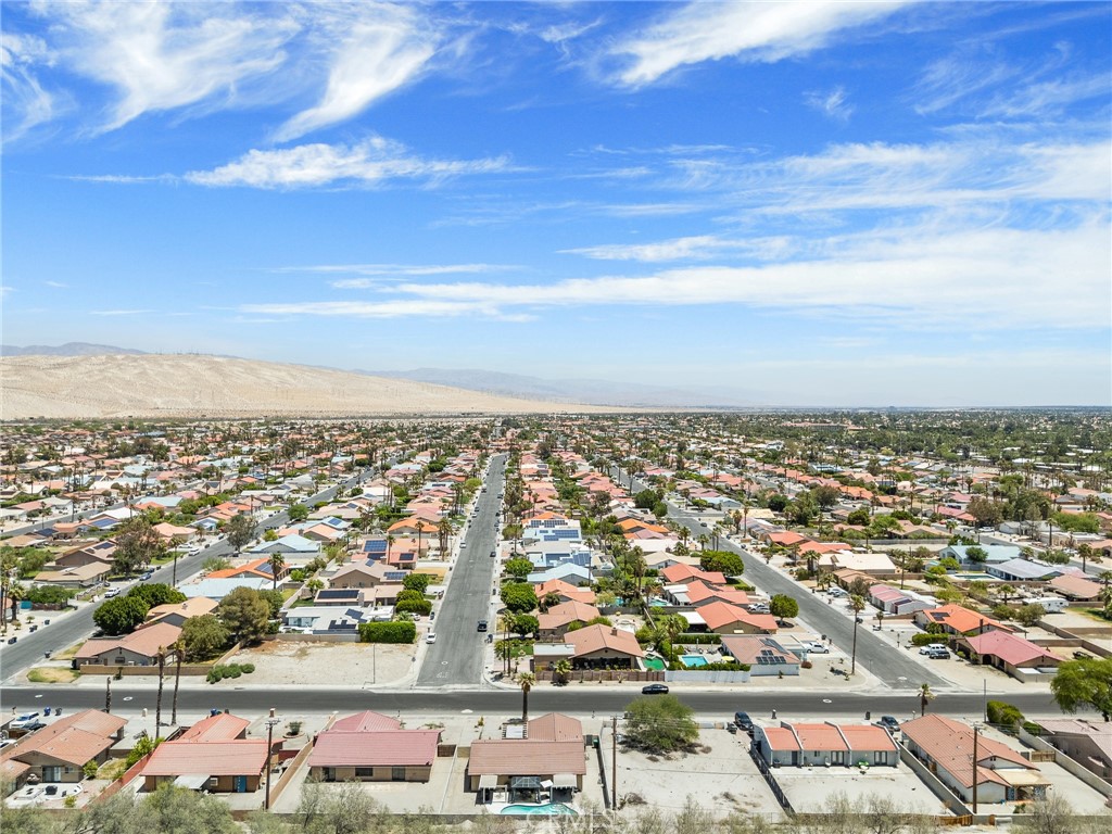 https://media.crmls.org/medias/0fa54819-0bdd-4efb-8f50-d4b1a37da71a.jpg?preset=X-Large