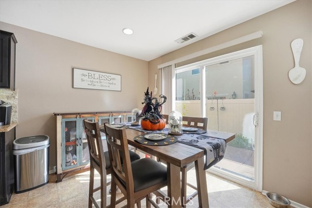 Detail Gallery Image 12 of 43 For 1411 Chinaberry, Beaumont,  CA 92223 - 4 Beds | 3 Baths