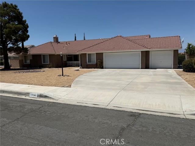 13240 Mugu Court, Apple Valley CA: https://media.crmls.org/medias/0fa659de-ea31-4bd4-9fcc-e33f9b994580.jpg