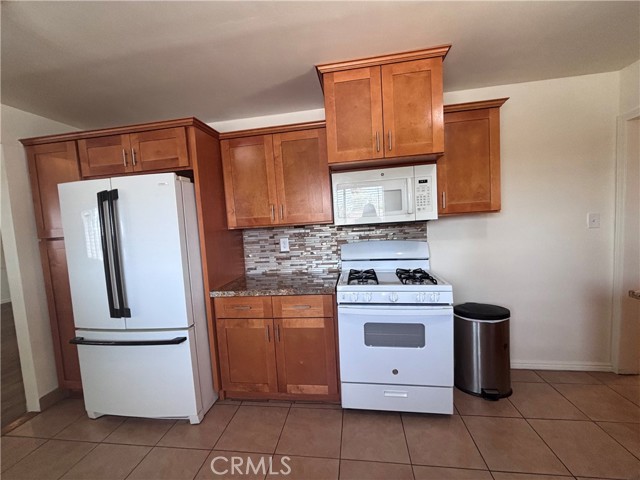 Detail Gallery Image 5 of 30 For 400 N Virginia Ave, Azusa,  CA 91702 - 2 Beds | 1 Baths