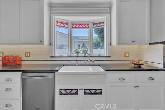Detail Gallery Image 5 of 36 For 2246 Golden Ave, Long Beach,  CA 90806 - 2 Beds | 1 Baths