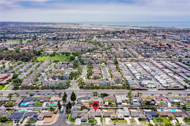 5272 Caliente Drive, Huntington Beach CA: https://media.crmls.org/medias/0fa9ff24-cf1d-45f3-9702-4bad4240af63.jpg