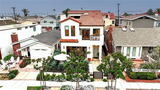 613 Larkspur Avenue, Corona del Mar CA: https://media.crmls.org/medias/0faa936d-4b84-4d85-a3c6-30d0f459a858.jpg