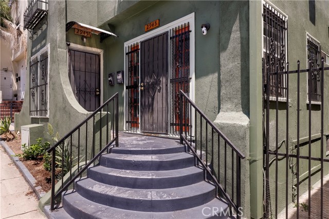 2945 W 11th Street, Los Angeles CA: https://media.crmls.org/medias/0fab736e-5586-4165-a31b-16d96b6d263d.jpg