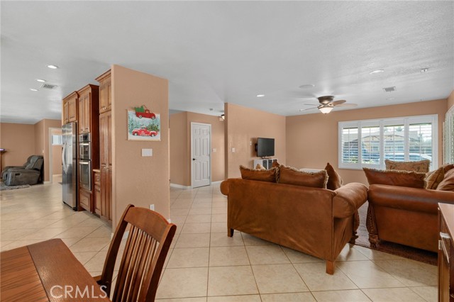 Detail Gallery Image 8 of 46 For 5337 Sulphur Dr, Jurupa Valley,  CA 91752 - 4 Beds | 2/1 Baths