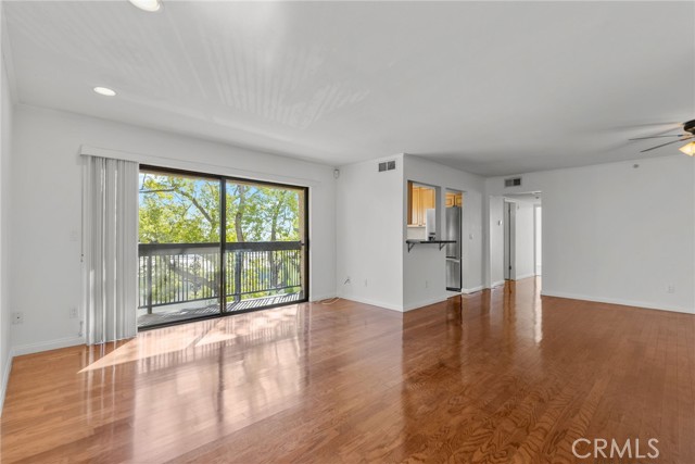 Detail Gallery Image 6 of 21 For 1135 Allen, Glendale,  CA 91201 - 2 Beds | 2 Baths