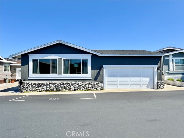 23301 Ridge Route Drive, Laguna Hills CA: https://media.crmls.org/medias/0fae3011-e4b4-4217-a772-3f289d1a8d71.jpg