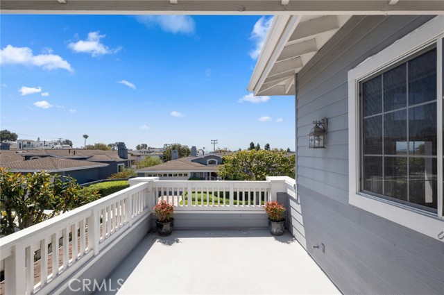 3611 Daffodil Avenue, Corona del Mar CA: https://media.crmls.org/medias/0faf1af6-01a5-458f-8ad4-e318c0c81c43.jpg