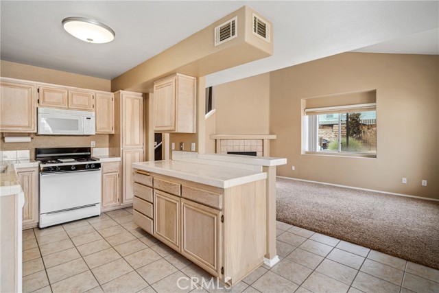 Detail Gallery Image 10 of 30 For 39227 10th St #H,  Palmdale,  CA 93551 - 3 Beds | 2/1 Baths