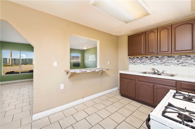 Detail Gallery Image 9 of 28 For 42257 8th St, Lancaster,  CA 93535 - 4 Beds | 1/1 Baths