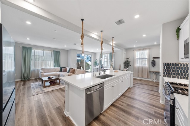 Detail Gallery Image 2 of 51 For 1704 Laurelwood, Oceanside,  CA 92056 - 3 Beds | 2/1 Baths