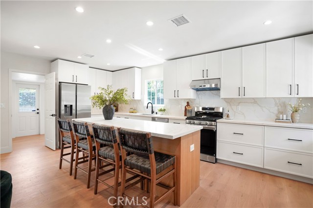 Detail Gallery Image 16 of 46 For 18324 Sylvan St, Tarzana,  CA 91335 - 4 Beds | 2 Baths