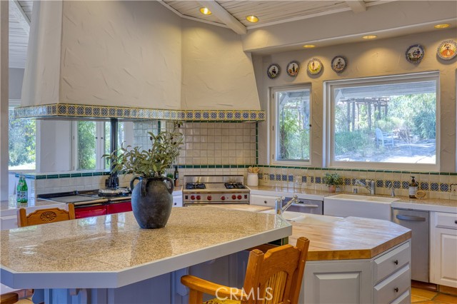 1220 Bassi Drive, San Luis Obispo CA: https://media.crmls.org/medias/0fb08e68-c377-4693-840e-1fec51c8cc0a.jpg