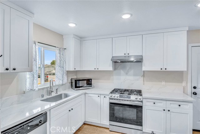 Detail Gallery Image 9 of 41 For 9022 Marlene Ave, Garden Grove,  CA 92841 - 6 Beds | 4 Baths