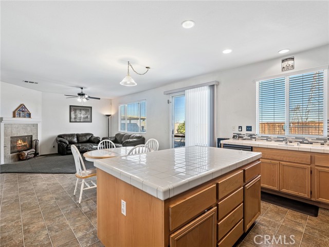 Detail Gallery Image 16 of 42 For 12685 Biscayne, Victorville,  CA 92392 - 5 Beds | 3/1 Baths