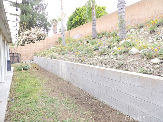 Detail Gallery Image 23 of 26 For 4012 Larkspur Ave, Rialto,  CA 92377 - 4 Beds | 2 Baths