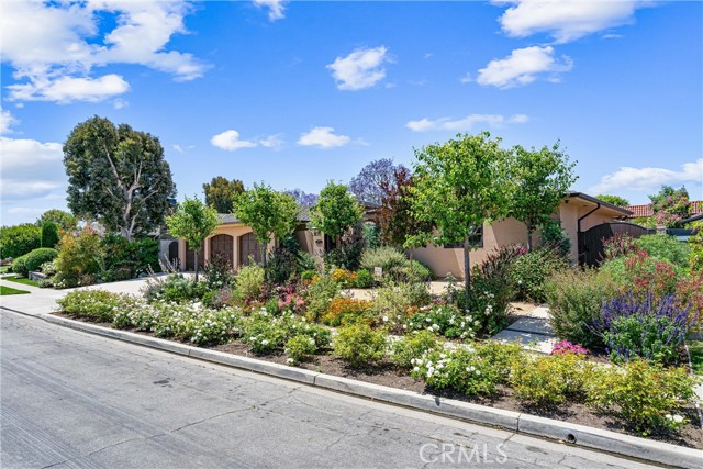 Detail Gallery Image 5 of 66 For 1879 Tahiti Dr, Costa Mesa,  CA 92626 - 4 Beds | 3/1 Baths