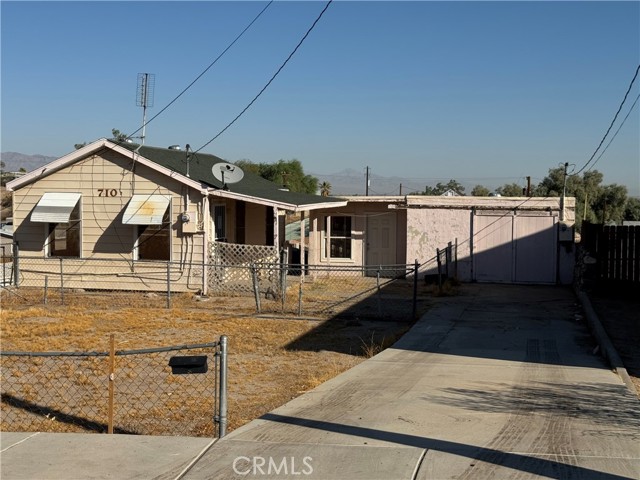 Detail Gallery Image 1 of 53 For 710 Valley Ave, Needles,  CA 92363 - 4 Beds | 2 Baths