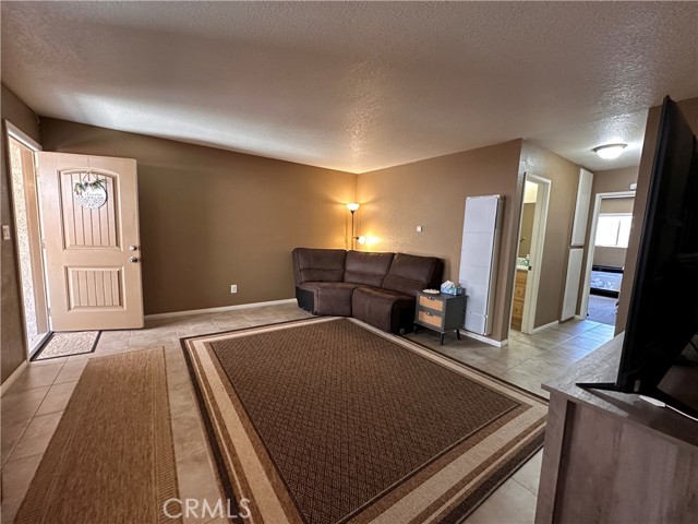 Detail Gallery Image 4 of 7 For 16772 Sims Ln #B,  Huntington Beach,  CA 92649 - 2 Beds | 2 Baths