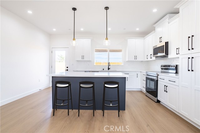 Detail Gallery Image 6 of 22 For 8413 Viburnum Ave, California City,  CA 93505 - 3 Beds | 2 Baths