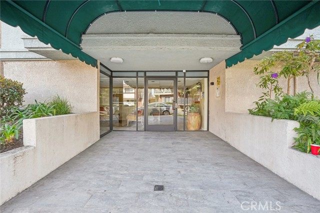 Detail Gallery Image 4 of 28 For 2491 Purdue Ave #324,  Los Angeles,  CA 90064 - 3 Beds | 3 Baths