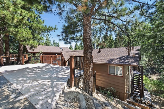 1212 S Minton Avenue, Big Bear City CA: https://media.crmls.org/medias/0fb7cf08-1f6a-4242-b767-691e36efcfd2.jpg