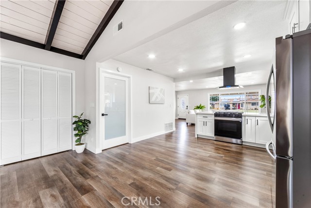 5472 Santa Gertrudes, Garden Grove CA: https://media.crmls.org/medias/0fb828cf-75bc-4c6c-aa4f-6cb9473aec92.jpg