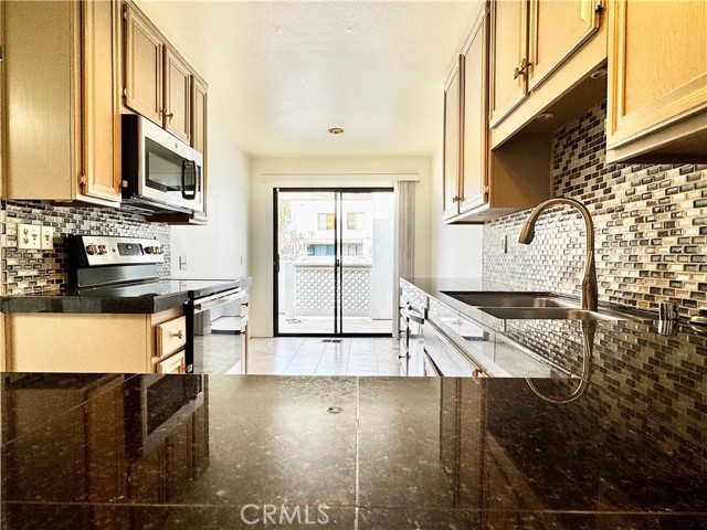 5727 E Stillwater Avenue, Orange CA: https://media.crmls.org/medias/0fb99841-0dee-4f46-b17a-8ea37b818795.jpg