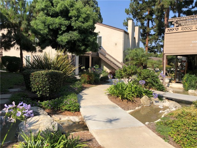 Detail Gallery Image 12 of 19 For 1240 Cabrillo Park, Santa Ana,  CA 92701 - 2 Beds | 2 Baths