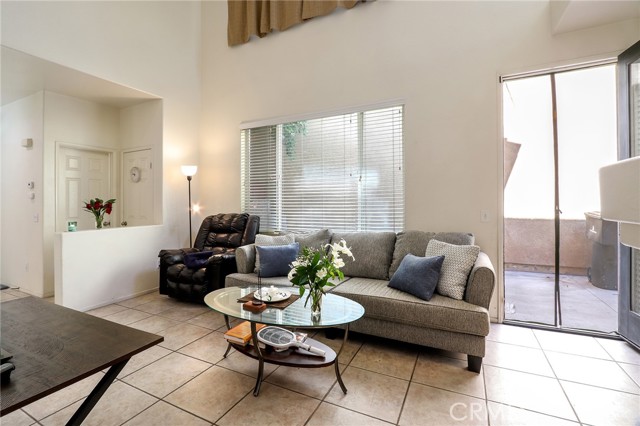 Detail Gallery Image 5 of 39 For 3738 Springmount St, Riverside,  CA 92501 - 3 Beds | 2/1 Baths