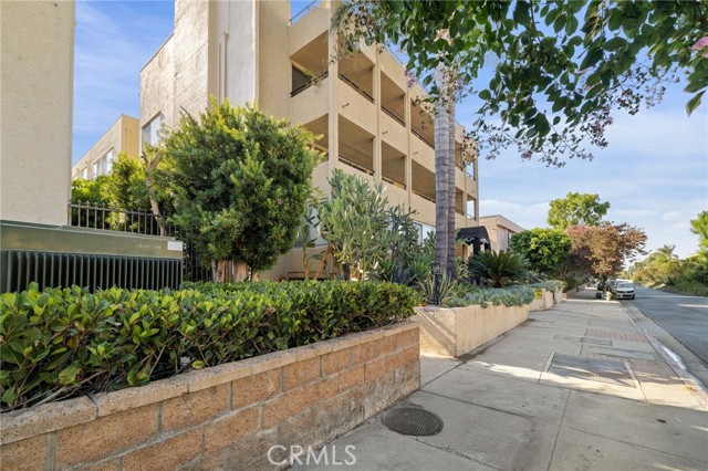 Detail Gallery Image 39 of 42 For 5339 Newcastle Ave #112,  Encino,  CA 91316 - 3 Beds | 2 Baths