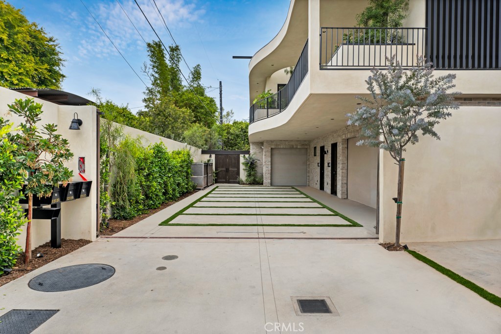 12131 Palms