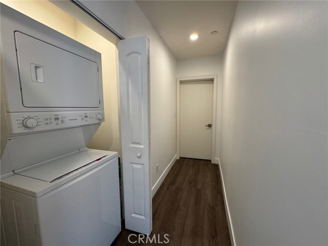 1737 1/2 Magnolia Avenue, Los Angeles CA: https://media.crmls.org/medias/0fbba78a-6263-43c1-908f-18cba77a258c.jpg
