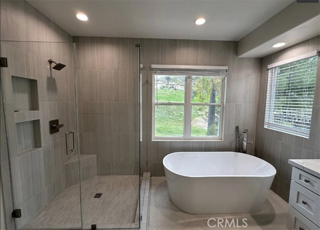 Detail Gallery Image 13 of 17 For 15 Willowglade, Rancho Santa Margarita,  CA 92679 - 5 Beds | 4 Baths