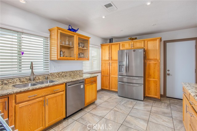 Detail Gallery Image 10 of 31 For 13638 San Leandro Ave, Yucaipa,  CA 92399 - 4 Beds | 2 Baths