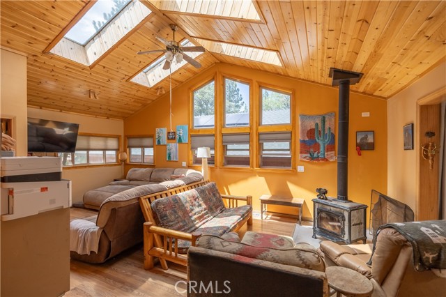 793 Knight Avenue, Big Bear Lake CA: https://media.crmls.org/medias/0fbeecee-cf34-4332-9783-96f969c93d47.jpg